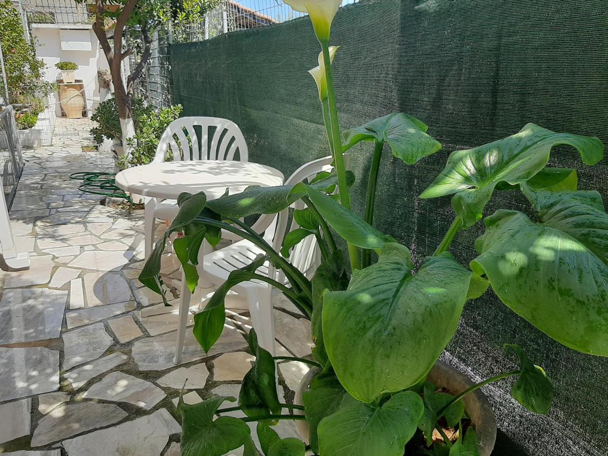 Cozy Flat In Nea Makri Apartamento Exterior foto