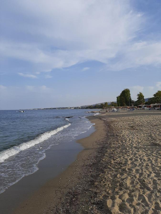 Cozy Flat In Nea Makri Apartamento Exterior foto
