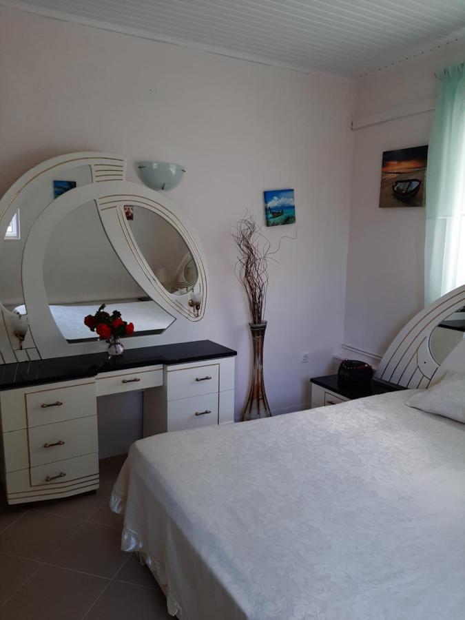 Cozy Flat In Nea Makri Apartamento Exterior foto