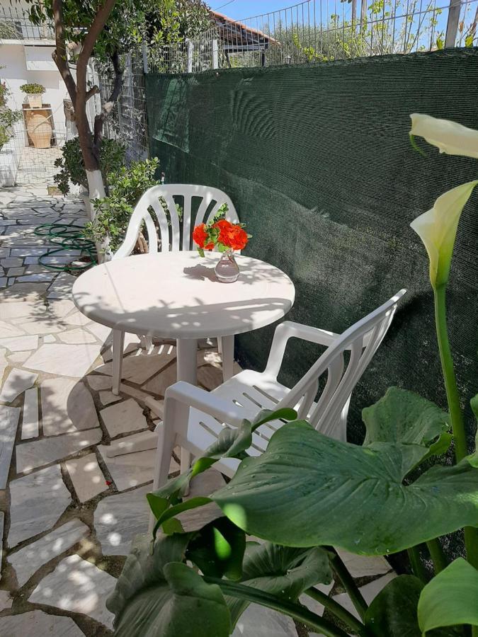 Cozy Flat In Nea Makri Apartamento Exterior foto